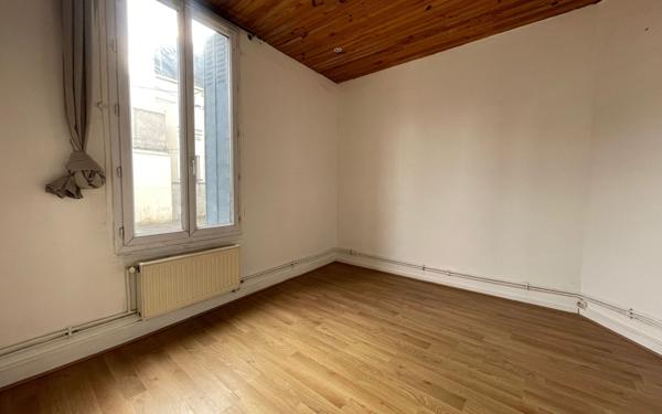 Immeuble à vendre    4 pièces • 68,50 m2 Montreuil