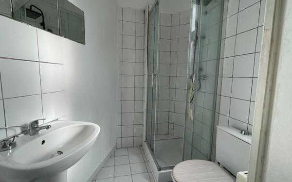Immeuble à vendre    4 pièces • 68,50 m2 Montreuil
