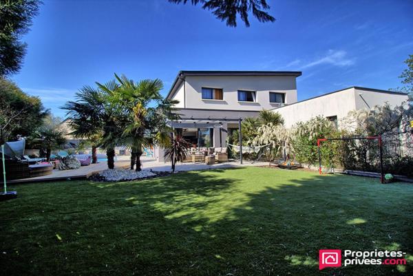 Maison Loire Authion contemporaine 8 pièces 220 m2 piscine
