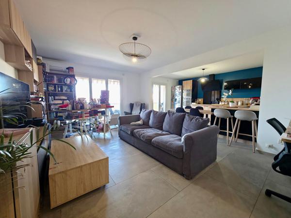 Appartement 4 pièce(s) 96 m² - Résidence recherchée, ascenseur, cave, parking