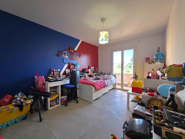 Appartement 4 pièce(s) 96 m² - Résidence recherchée, ascenseur, cave, parking