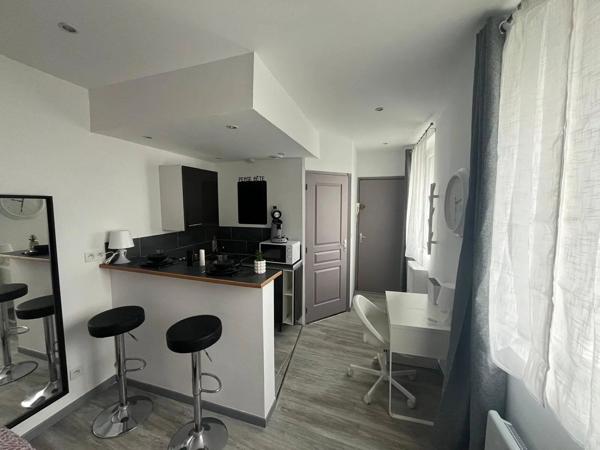 Location                                                      Appartement
                        
                     1 pièces                      16 m2                     à Saint-Quentin
