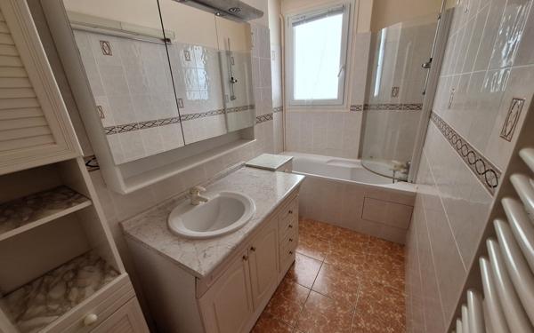 Appartement à vendre    3 pièces • 81 m2 Royan