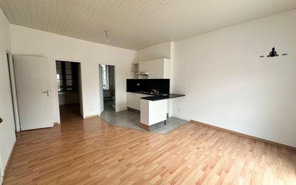 Immeuble à vendre    5 pièces •  Saintes