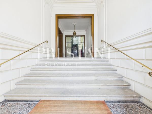 Appartement à rafraichir face au Jardin Public, au cœur de l’une des adresses les plus prestigieuses de Bordeaux., BORDEAUX