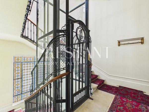 Appartement à rafraichir face au Jardin Public, au cœur de l’une des adresses les plus prestigieuses de Bordeaux., BORDEAUX