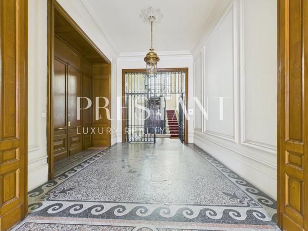 Appartement à rafraichir face au Jardin Public, au cœur de l’une des adresses les plus prestigieuses de Bordeaux., BORDEAUX