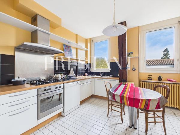 Appartement à rafraichir face au Jardin Public, au cœur de l’une des adresses les plus prestigieuses de Bordeaux., BORDEAUX