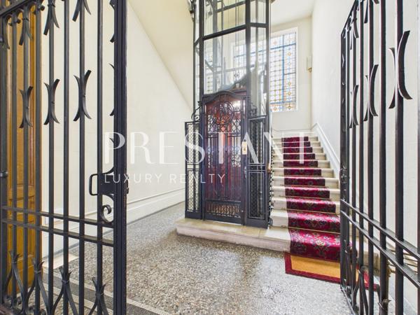 Appartement à rafraichir face au Jardin Public, au cœur de l’une des adresses les plus prestigieuses de Bordeaux., BORDEAUX