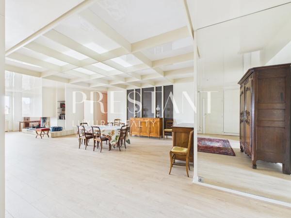 Appartement à rafraichir face au Jardin Public, au cœur de l’une des adresses les plus prestigieuses de Bordeaux., BORDEAUX