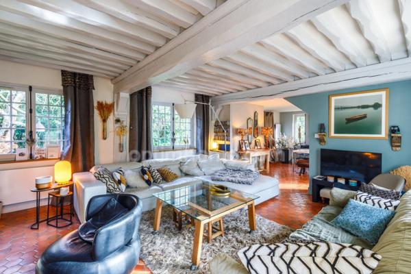 AUX PORTES DE HONFLEUR – ENSEMBLE IMMOBILIER AVEC 2 MAISONS NORMANDES ET DÉPENDANCES - TERRAIN 7 300 m²