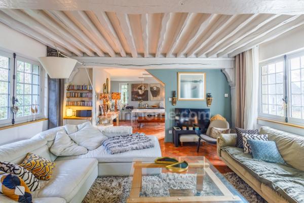 AUX PORTES DE HONFLEUR – ENSEMBLE IMMOBILIER AVEC 2 MAISONS NORMANDES ET DÉPENDANCES - TERRAIN 7 300 m²