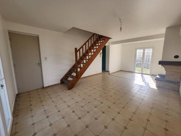 EXCLUSIVITE A MORIÈRES-LÈS-AVIGNON - Maison 5 pièces à louer avec garage, jardin de 700 m², climatisation -DPE B