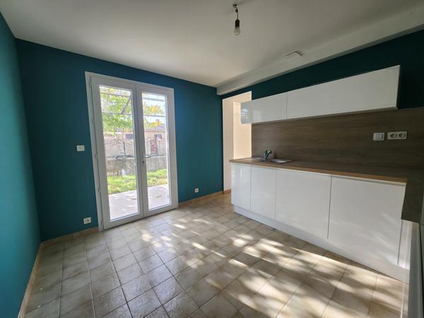 EXCLUSIVITE A MORIÈRES-LÈS-AVIGNON - Maison 5 pièces à louer avec garage, jardin de 700 m², climatisation -DPE B