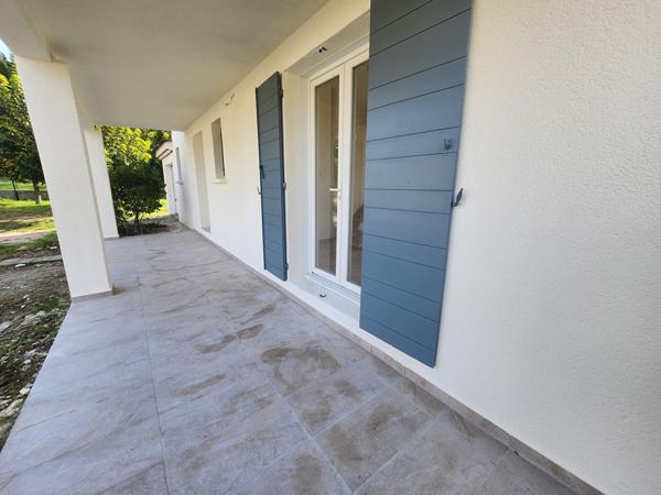 EXCLUSIVITE A MORIÈRES-LÈS-AVIGNON - Maison 5 pièces à louer avec garage, jardin de 700 m², climatisation -DPE B
