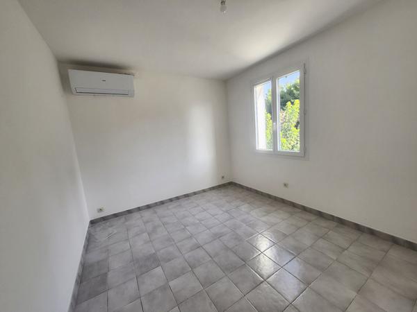 EXCLUSIVITE A MORIÈRES-LÈS-AVIGNON - Maison 5 pièces à louer avec garage, jardin de 700 m², climatisation -DPE B