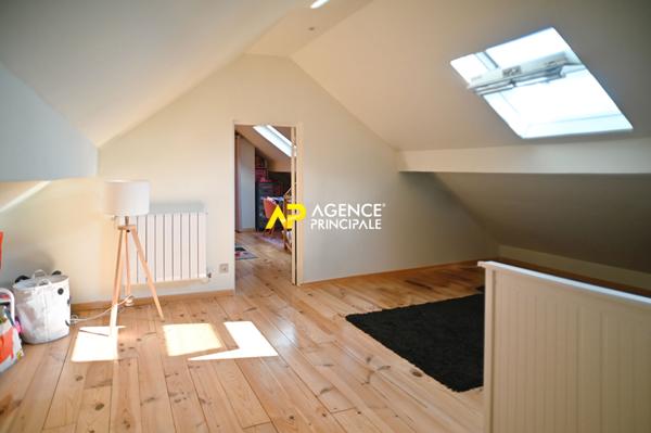 Maison 5 pièces 114 m² avec double garage sur 300 m² de terrain €399 000 ** - Référence 9498