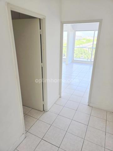 Appartement 3 pièces / 1 Chambre - Balcon - 59 m2 - 128 000 € FAI