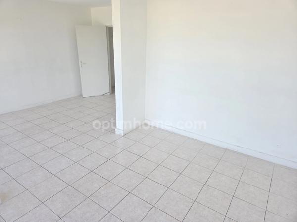 Appartement 3 pièces / 1 Chambre - Balcon - 59 m2 - 128 000 € FAI