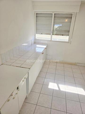 Appartement 3 pièces / 1 Chambre - Balcon - 59 m2 - 128 000 € FAI
