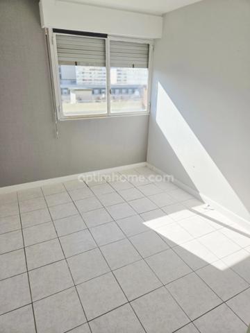 Appartement 3 pièces / 1 Chambre - Balcon - 59 m2 - 128 000 € FAI