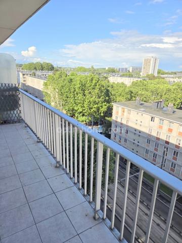 Appartement 3 pièces / 1 Chambre - Balcon - 59 m2 - 128 000 € FAI