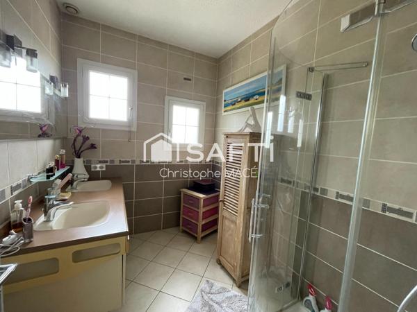Propriété  8 pièces - 195m2 sur un terrain de 3151m2 avec plan d'eau