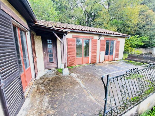 Maison plain-pied de 108m2 à Sireuil à rénover