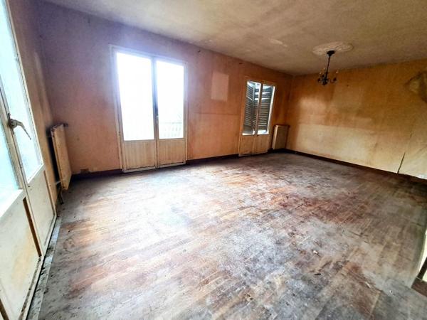 Maison plain-pied de 108m2 à Sireuil à rénover