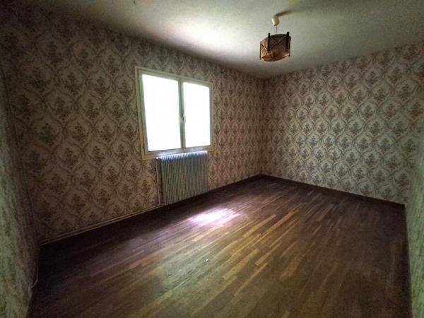 Maison plain-pied de 108m2 à Sireuil à rénover