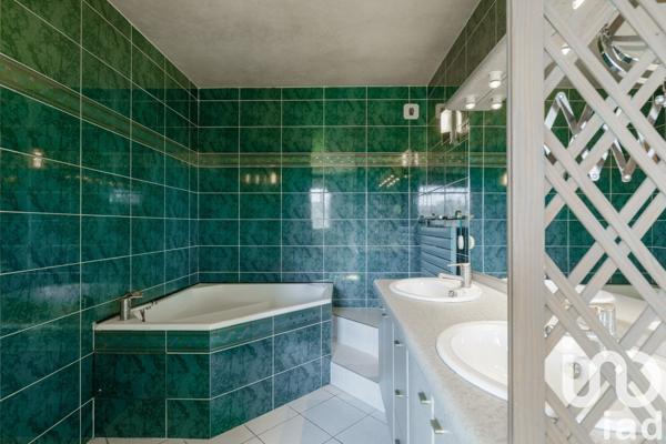 Duplex 6 pièces de 133 m² à Villeurbanne (69100)