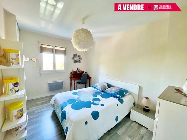 Maison Bassens 5 pièce(s) 3 chambres et bureau115 m2 jardin