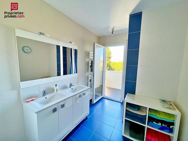 Maison Bassens 5 pièce(s) 3 chambres et bureau115 m2 jardin