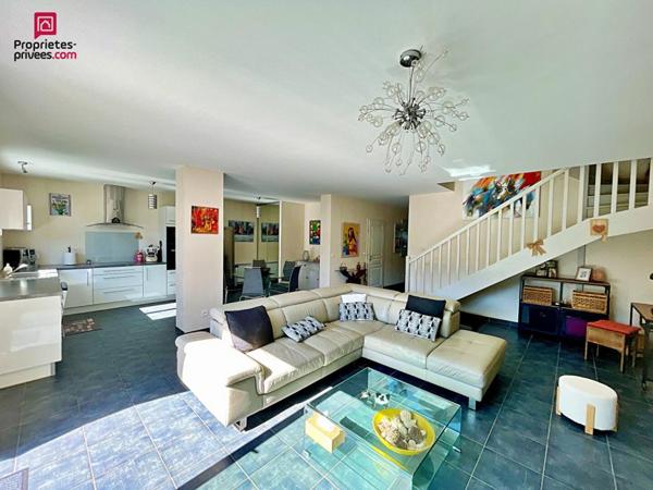 Maison Bassens 5 pièce(s) 3 chambres et bureau115 m2 jardin