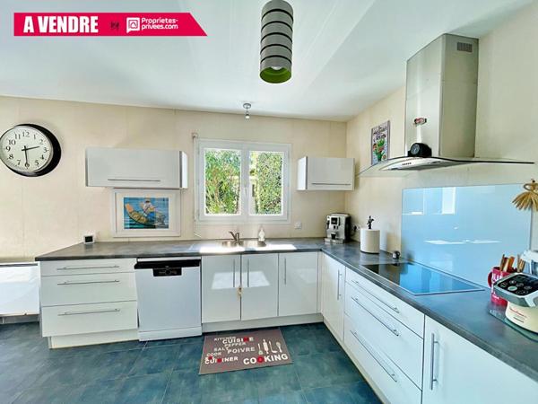 Maison Bassens 5 pièce(s) 3 chambres et bureau115 m2 jardin