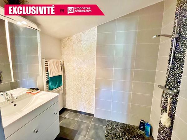 Maison Bassens 5 pièce(s) 3 chambres et bureau115 m2 jardin