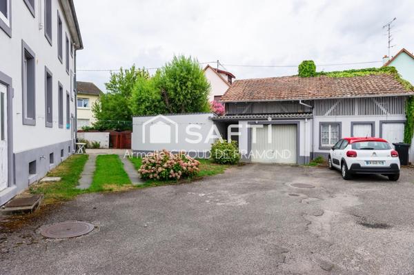 Situé à Pfastatt, appartement de 89 m2 habitable et 115 m2 au sol, 4 pièces,3 chambres avec très agréable terrasse de 18 m2 sans vis-à-vis, place de parking et dépendance aménageable.