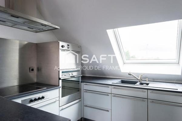 Situé à Pfastatt, appartement de 89 m2 habitable et 115 m2 au sol, 4 pièces,3 chambres avec très agréable terrasse de 18 m2 sans vis-à-vis, place de parking et dépendance aménageable.