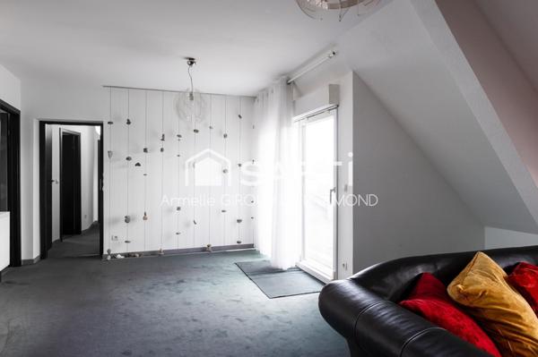 Situé à Pfastatt, appartement de 89 m2 habitable et 115 m2 au sol, 4 pièces,3 chambres avec très agréable terrasse de 18 m2 sans vis-à-vis, place de parking et dépendance aménageable.