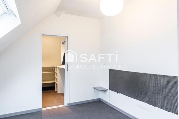 Situé à Pfastatt, appartement de 89 m2 habitable et 115 m2 au sol, 4 pièces,3 chambres avec très agréable terrasse de 18 m2 sans vis-à-vis, place de parking et dépendance aménageable.