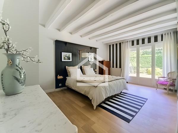 Maison 13 pièce(s) 5 chambre(s) 317 m²