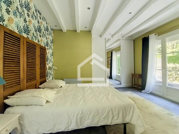 Maison 13 pièce(s) 5 chambre(s) 317 m²
