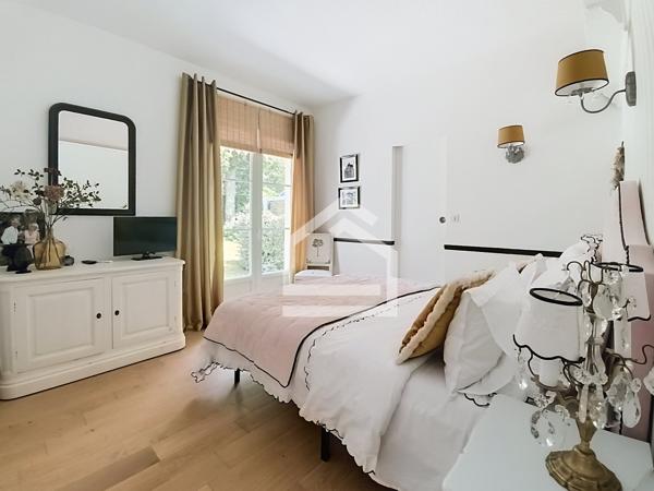 Maison 13 pièce(s) 5 chambre(s) 317 m²
