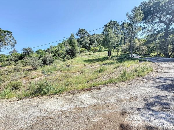 Terrain à bâtir de 764 m² à Vidauban (83550)