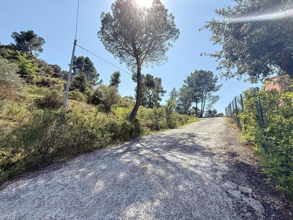 Terrain à bâtir de 764 m² à Vidauban (83550)