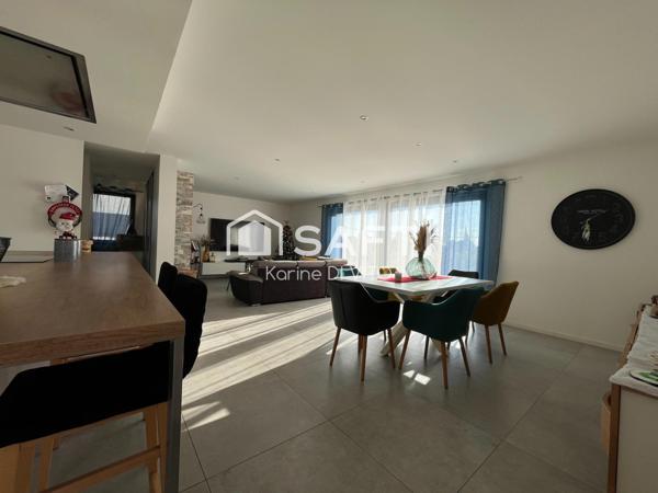 Villa récente - vue dégagée - terrain piscinable - garage et stationnements