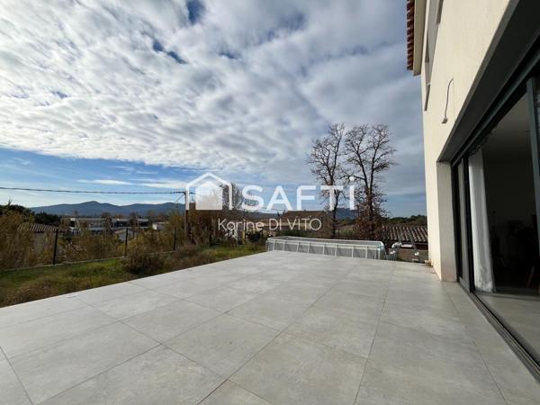 Villa récente - vue dégagée - terrain piscinable - garage et stationnements