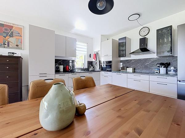 À VENDRE À ÉVIAN-LES-BAINS - T3 RÉCENT 2023 AVEC GRAND JARDIN - GARAGE