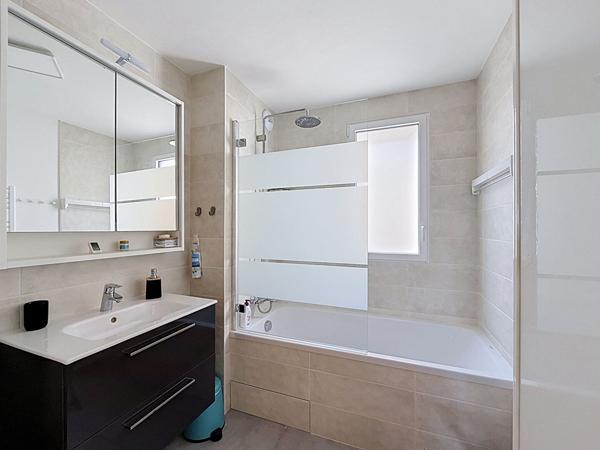 À VENDRE À ÉVIAN-LES-BAINS - T3 RÉCENT 2023 AVEC GRAND JARDIN - GARAGE