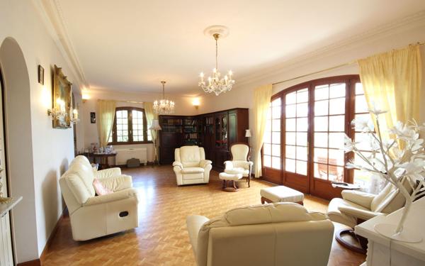 Maison à vendre    4 pièces • 166 m2 Lescar